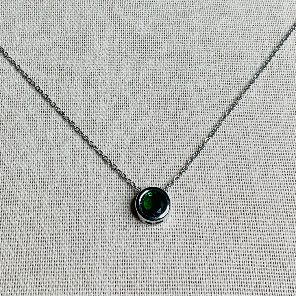Round BezelSet EmeraldGreen Pendant On 18&acirc; Stainless Steel Chain  New